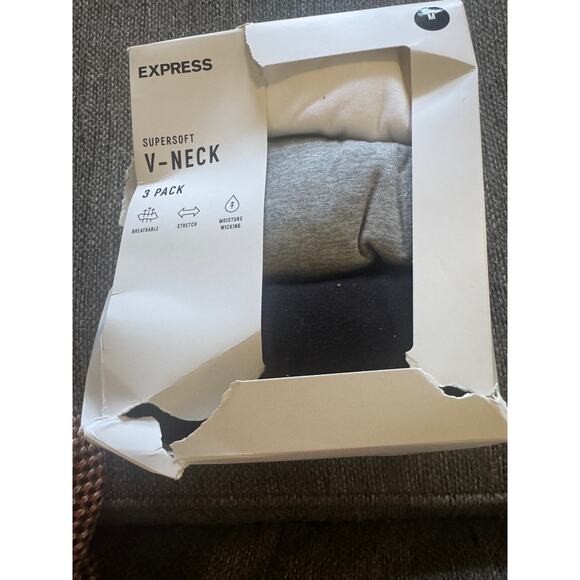 NIB Express super soft V-Nexk men’s medium retail 64$ men’s t shirt undershirt - Picture 2 of 6